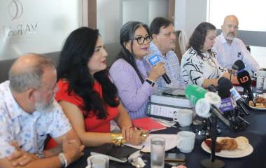 Cázarez Oliveros expresó su expectativa de que los establecimientos cuenten con recursos para cubrir las prestaciones de sus trabajadores a fin de año.