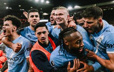 Manchester City remonta y vence 2-1 al Liverpool en Anfield.