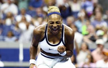 Serena Williams reacciona.