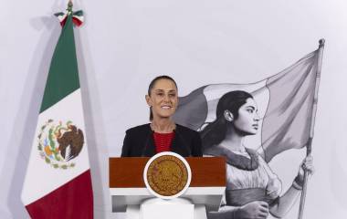 La Presidenta Claudia Sheinbaum Pardo señala que hay fichas rojas de Interpol contra Rubén Rocha Moya y otros funcionarios de Sinaloa.
