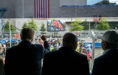 El Presidente de Estados Unidos Donald Trump vetó a cadenas de televisión para la cobertura en la Casa Blanca.