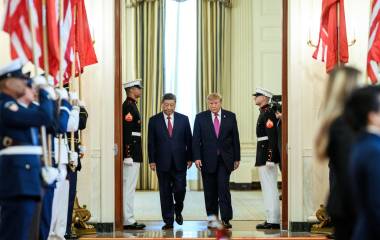 Trump reiteró en redes sociales que no modificará el rumbo de la investigación en IA, horas antes de recibir a Xi en la Casa Blanca.