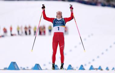 Johannes Hoesflot Klaebo suma 11 oros olímpicos.
