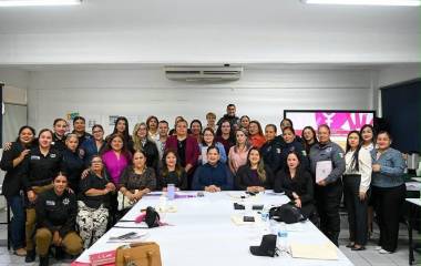 Agentes de la Policía Municipal de Ahome reciben capacitación para ser primeros respondientes ante violencia de género.