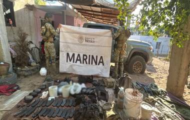 Armas, explosivos y vehículos fueron asegurados tras enfrentamiento en Dautillos, Navolato.