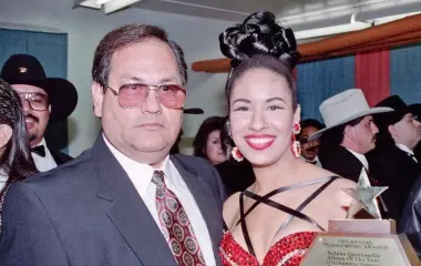Abraham Quintanilla junto a Selena.