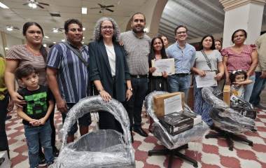 La Gobernadora Graciela Domínguez Nava encabezó la entrega de equipos productivos a microempresarios de San Ignacio mediante el programa Equipa Sinaloa.