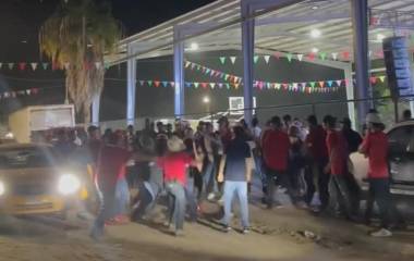 Una riña masiva durante los festejos del Día del Pescador en El Jitzámuri, Ahome, dejó al menos seis personas heridas este domingo.