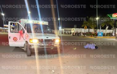 El hombre quedó sin vida sobre el Bulevar Niños Héroes tras ser atacado a balazos la noche de este jueves.