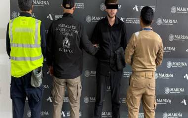 La cocaína fue localizada dentro de 20 piezas de artesanía que formaban parte del equipaje documentado del pasajero identificado como José “C”.