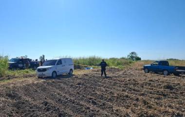 Un hombre de 64 años fue localizado sin vida en una parcela de Los Tecitos; investigan la causa de muerte.