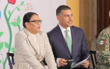 El Secretario de Seguridad, Omar García Harfuch, con la Secretaria de Gobernación Rosa Icela Rodríguez, en la conferencia de la Presidenta Claudia Sheinbaum Pardo.