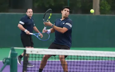 Tenistas locales abren acción en Torneo de la Independencia 2026.