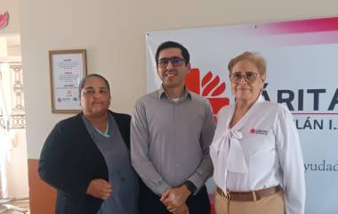 Presentan nueva campaña de cirugía de cataratas para adultos mayores.