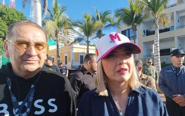 El director de Cultura, Óscar García Osuna, y la Alcaldesa de Mazatlán, Estrella Palacios Domínguez.