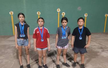 Deportistas de Rosario que consiguieron medallas en torneo de frontenis celebrado en Sonora.