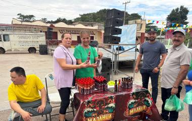 Inspirados en la receta artesanal de la abuela y tras 12 años de tradición en la playa, la familia Virgen Ruiz impulsa un proyecto que ya distribuye hasta mil botellas al mes.
