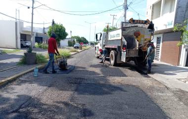 El Ayuntamiento de Culiacán llevó a cabo labores de bacheo en vialidades de diversos sectores de la ciudad.