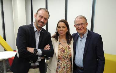 Carlos Dumois, Laura Niebla y Carlos A. Dumois.