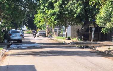 En el Fraccionamiento Virreyes, en Los Mochis, vecinos denuncian colapso del drenaje y falta de atención de las autoridades.
