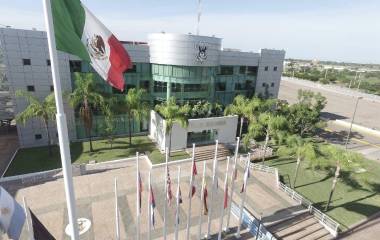 Estudiantes de la UAS denuncian carencias en infraestructura, falta de aulas, equipo insuficiente y cobros adicionales, en medio de la política de universalidad de ingreso.