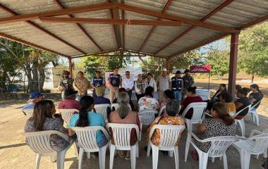 Autoridades municipales coordinan actividades recreativas y de rehabilitación de espacios públicos en comunidades rurales de Mazatlán.