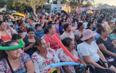 Más de 600 mamás participaron en el festejo del Día de las Madres organizado por el Ayuntamiento de Mazatlán en la colonia Casa Hogar.