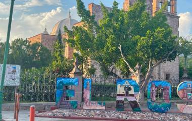 Estudiantes de secundaria investigaron, visitaron y documentaron lugares como el Santuario de Nuestra Señora del Rosario, el Panteón Español y el Museo Lola Beltrán.