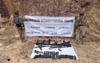 Arsenal y equipo táctico asegurado tras el enfrentamiento en La Capilla del Taxte, Concordia.