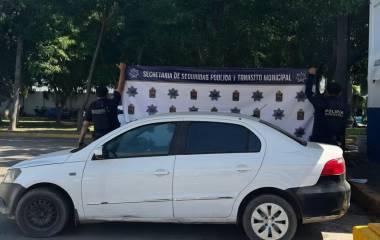 Policías municipales recuperaron un vehículo con reporte de robo en la sindicatura de Costa Rica.