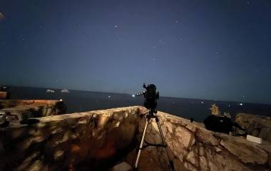Miembros de la Sociedad Astronómica Mazatleca captan la noche del jueves el paso del cometa “Diablo”.