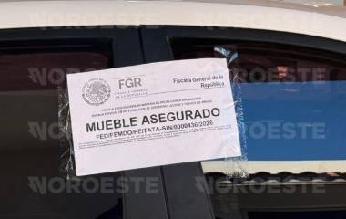 Fuerzas federales aseguraron tres vehículos durante cateos realizados en Laguna Colorada, al sur de Culiacán.
