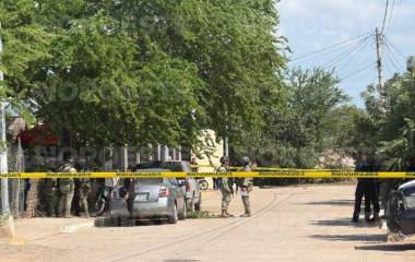 Dos personas fueron asesinadas a balazos dentro de una vivienda de la colonia Flor de Mayo, en Villa Unión.