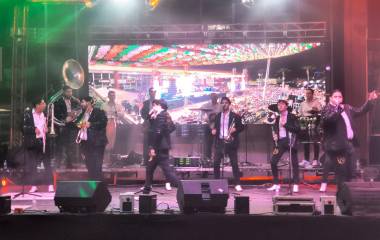 Banda La Asertiva puso a bailar a los ahomenses.