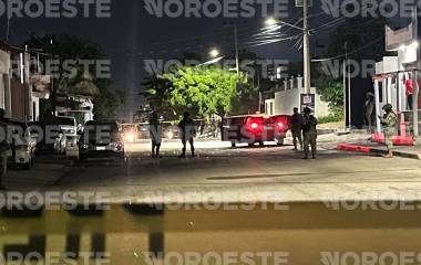 En el lugar se encontraron alrededor de 60 casquillos percutidos sobre la calle.