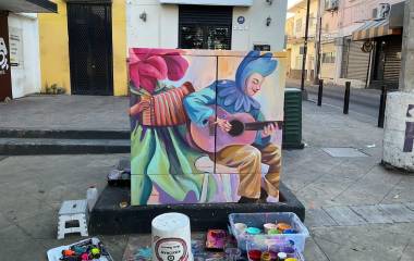 La artista plástica Sharey Mendoza Félix ha convertido transformadores de pedestal en lienzos que narran la identidad sinaloense.