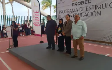 El DIF Municipal de Mazatlán entregó los apoyos económicos del programa “Estímulos a la Educación”.