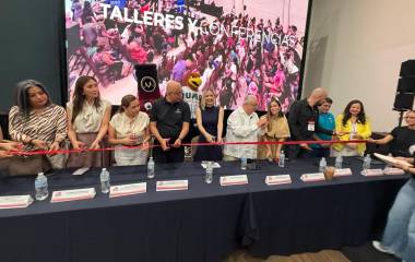 Autoridades y organizadores inauguraron la primera edición de Expo Proveedores en el Centro de Convenciones de Mazatlán.