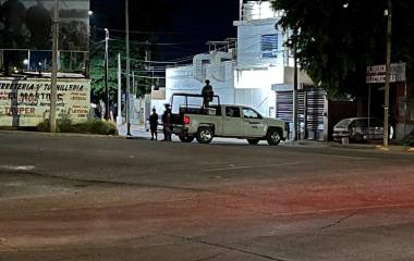 Por segundo día, fuerzas federales refuerzan su presencia en Guasave con más de 30 vehículos.