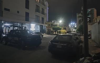 Tras el decomiso, el tráiler fue conducido y estacionado por los policías en la calle Papagayo y Río Nazas, a unos metros del estacionamiento de la FGR.