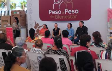 El Gobierno de Mazatlán entrega apoyos del Programa Peso a Peso del Bienestar.