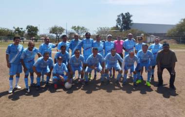 Los fruteros celebraron su conquista en el campo principal del Muralla.
