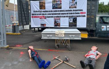 Manifestación contra la violencia en el Congreso de Sinaloa.