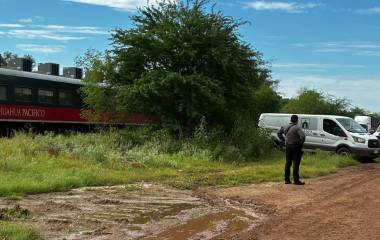 Autoridades acordonaron la zona de las vías férreas en el ejido La Arrocera tras el percance en el que murió un adolescente.