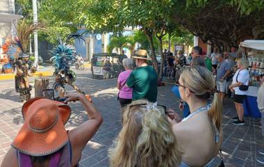Turistas de crucero en recorridos por el Centro Histórico de Mazatlán.