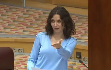 La Presidenta de la Comunidad de Madrid, Isabel Díaz Ayuso, desató polémica con declaraciones sobre la historia de México durante una sesión en la Asamblea española.