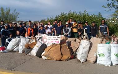 En total se recolectó 76 costales de residuos en el área verde entre avenida Juan Pablo II y colonia 12 de Mayo.