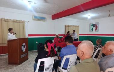 Ante militantes, Cristina Rodríguez subrayó que el PRI conserva presencia a través de las instituciones que impulsó en su época de gobierno.