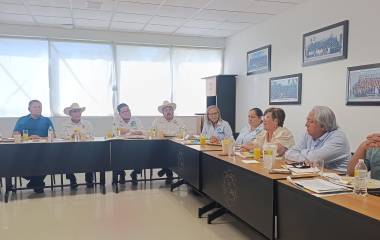 Autoridades de la UTEsc, productores y representantes del sector frutícola presentaron el IV Congreso Nacional del Mango en Escuinapa.