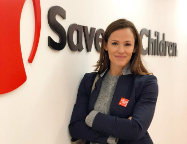 Jennifer Garner se aleja de los rumores de romance entre Ben Affleck y JLo, y hace labor altruista